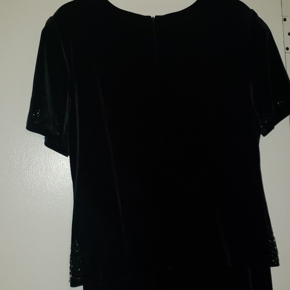 Black velvet dress - Picture 7 of 8